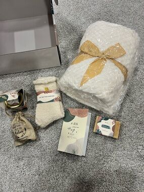 Cozy White Plush Bath Blanket Gift Set